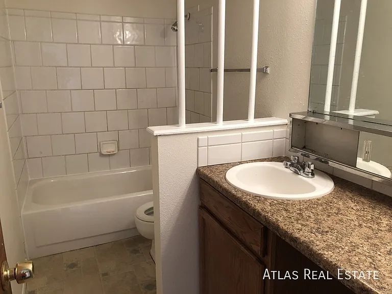 1017 Delaware Dr #2 — Photo 5