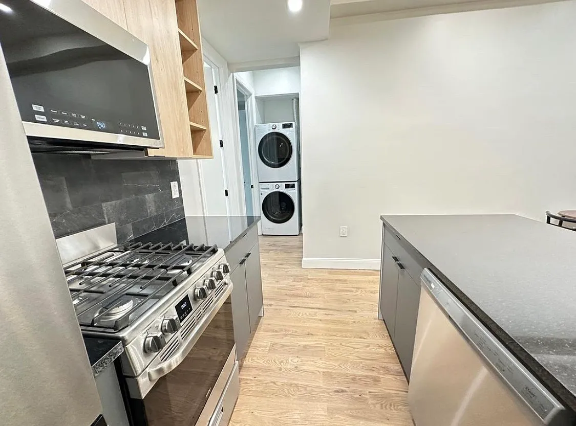 2 bed, 800 sqft, $3,000 — Photo 2