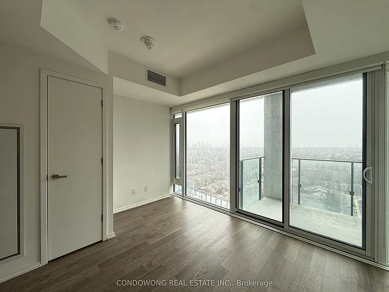 5 Soudan Ave #2112 — Photo 3