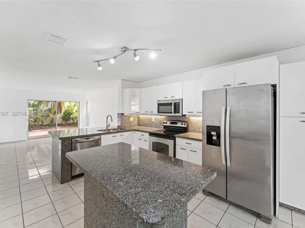 1120 W Lake St, Hollywood, FL 33019