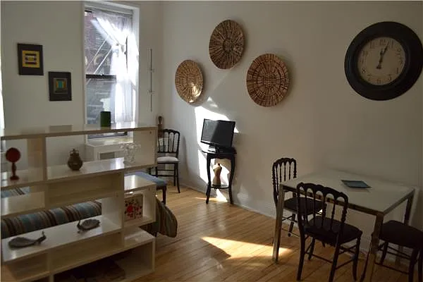 Sold by R New York | media 2