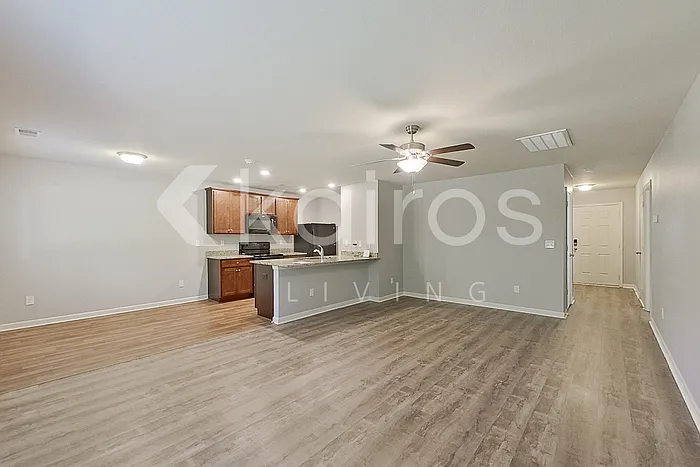 3 bed, 2.0 bath, 1256 sqft, $1,745 — Photo 3