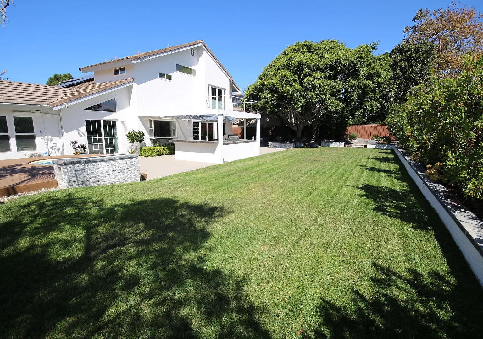 Del Mar Heights Home 4 Bedroom + bonus room, 2.5 Baths 3 Car Garage — Photo 1