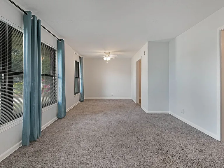 463 Cherry Ridge Dr — Photo 2