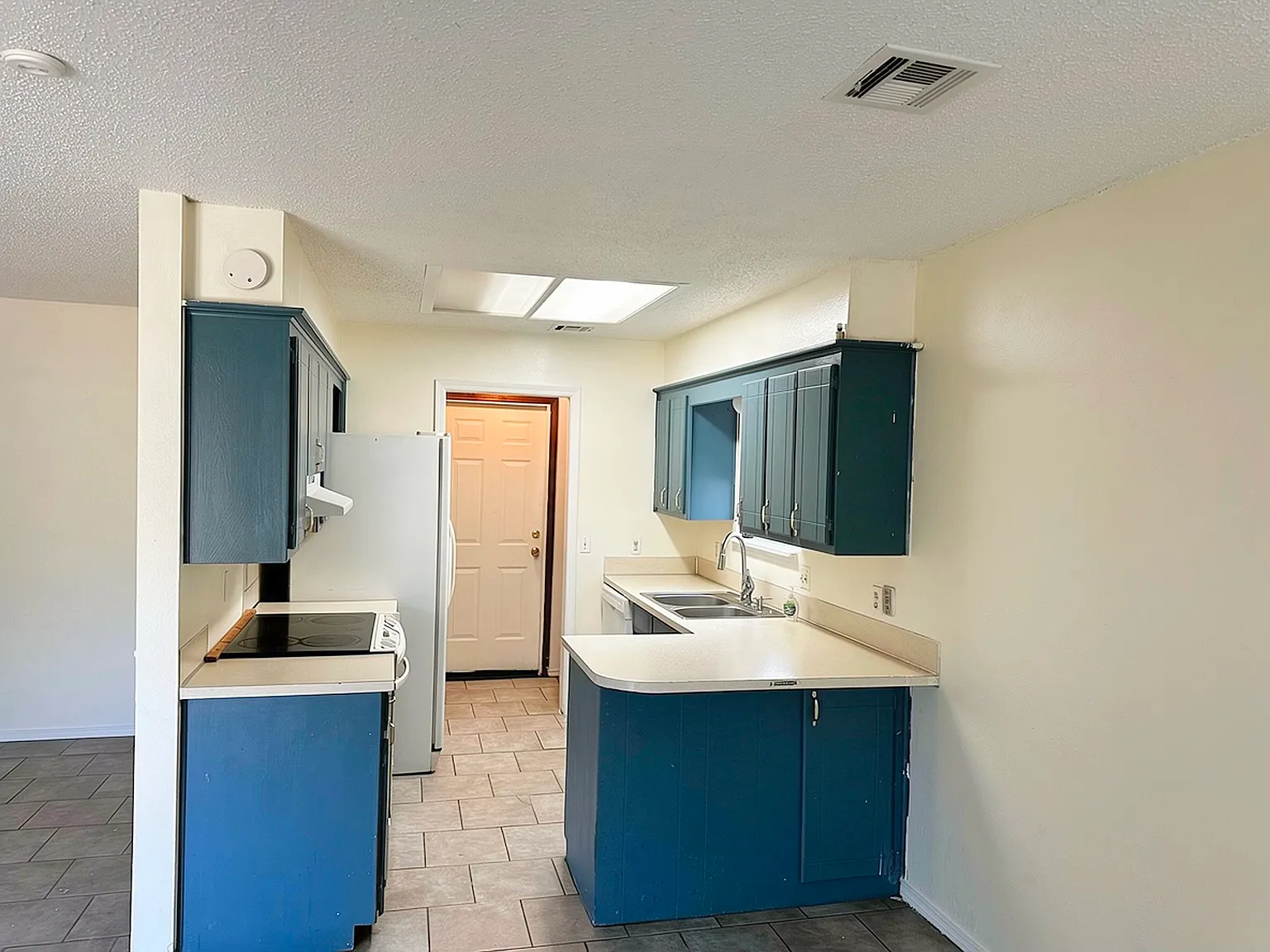 3 bed, 1158 sqft, $1,500 — Photo 2