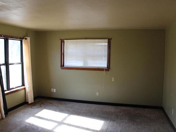3rd image of 14 Burr St