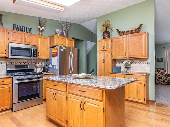3rd image of 3301 Meanderwood Dr