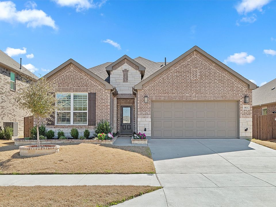 1st image of 913 Pinnacle Breeze Dr