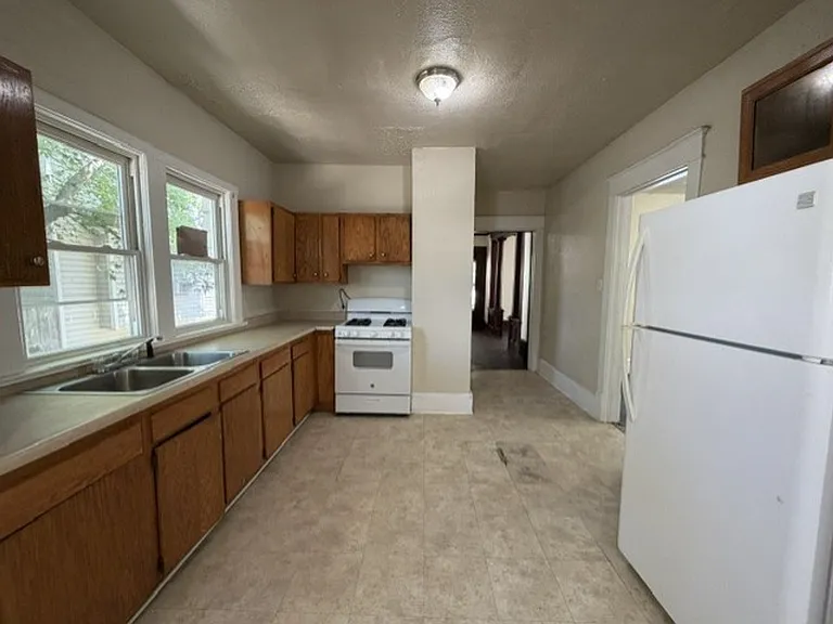 768 Beardsley St — Photo 6