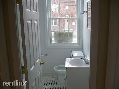 203 16th St NE #3 — Photo 7