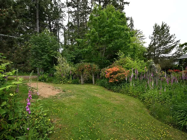 7095 Richview Dr #B, Sooke, BC V9Z 0T3