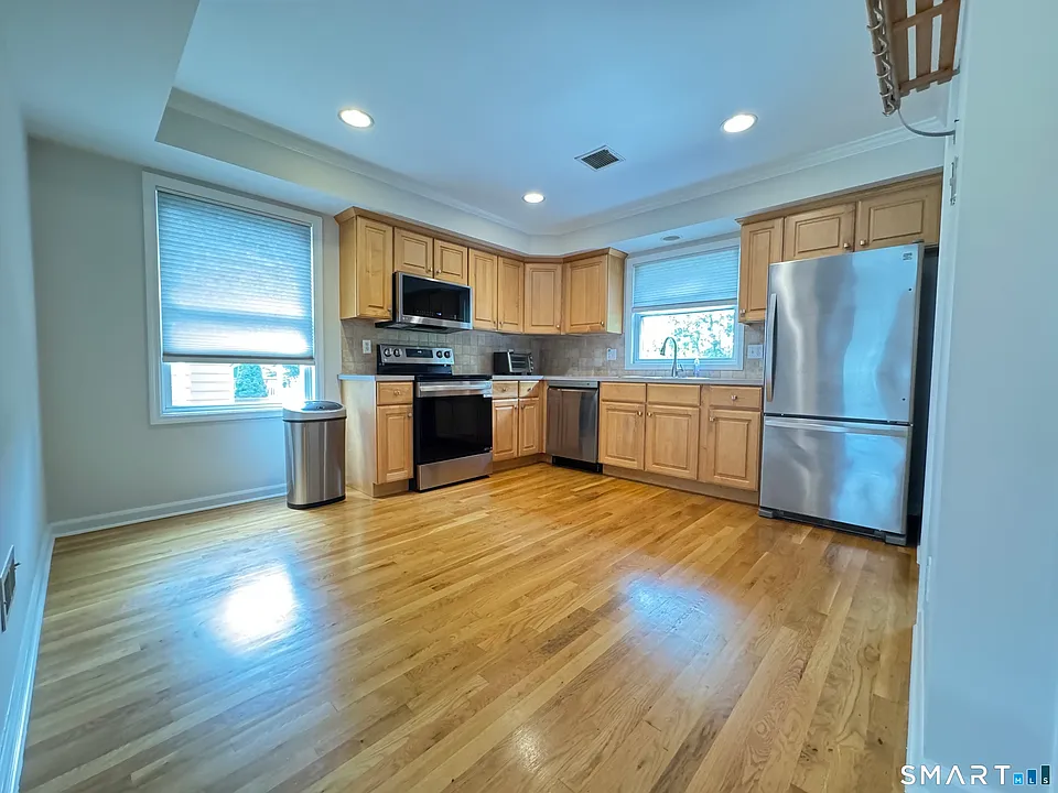 17 Glenwood Ave #A