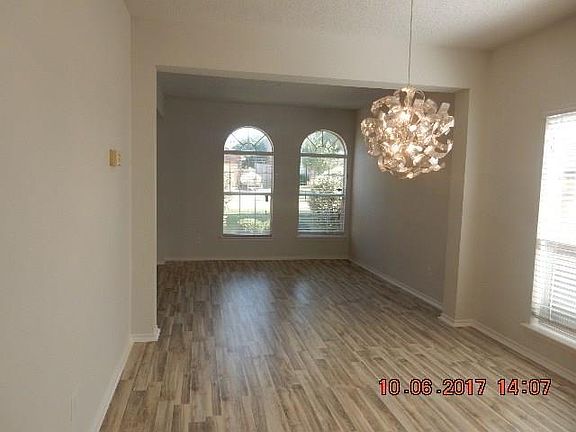 3rd image of 4527 Saint Andrews Dr