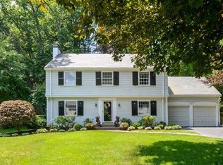 19 Thackeray Rd, Wellesley, MA 02481