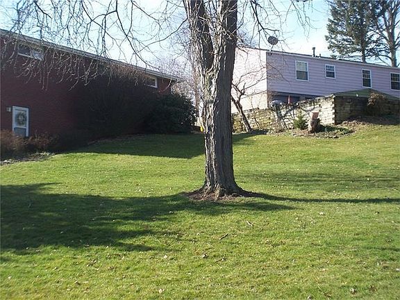 4th image of 136 Old Oak Dr