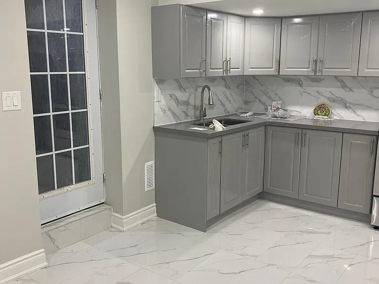 409 Comiskey Cres #BASEMENT — Photo 5