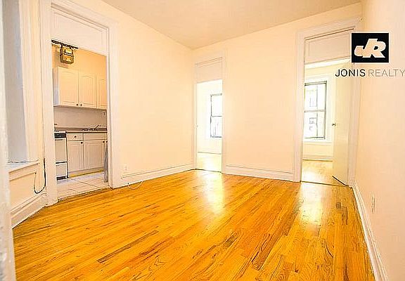 5th image of 115 Saint Marks Pl APT 18