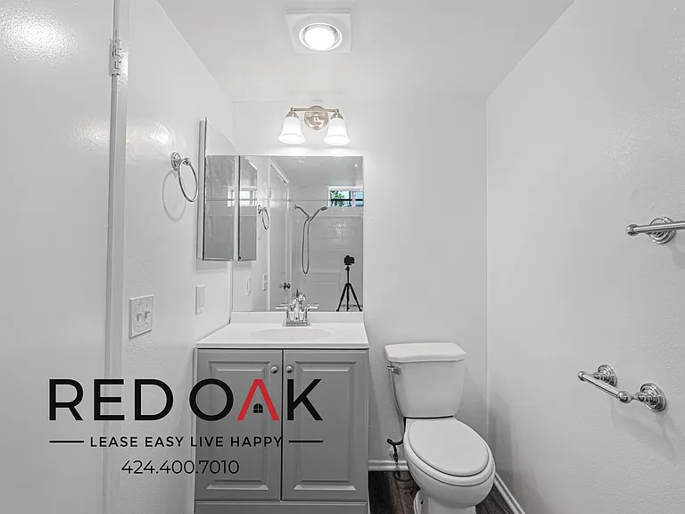 5200 Oakland St #210 — Photo 17