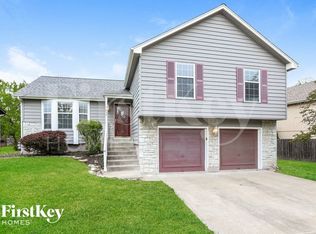 632 SE Ashton Dr, Lees Summit, MO 64063