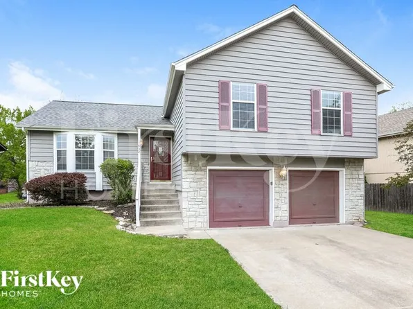 632 SE Ashton Dr, Lees Summit, MO 64063