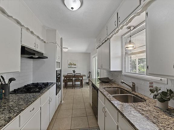 2nd image of 837 S Hampshire St #18105774