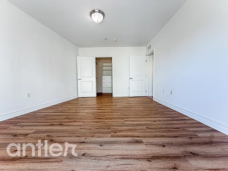 1241 S Sherbourne Dr #GPH5 — Photo 3