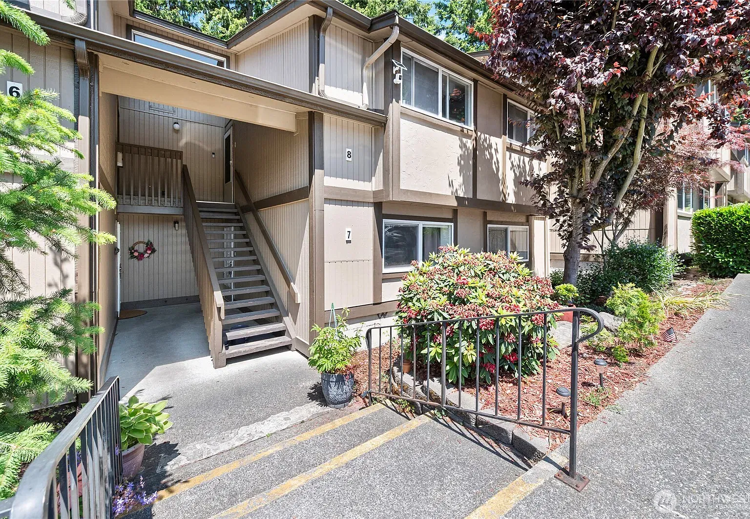 2 bed, 897 sqft, $1,750 — Photo 1