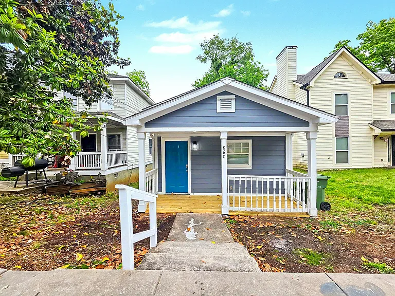 960 Sims St SW — Photo 1