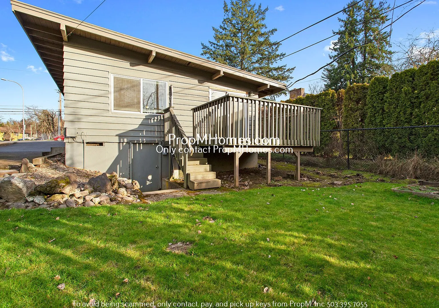 Light + Bright 2 Bedroom Duplex in SW Portland! — Photo 2