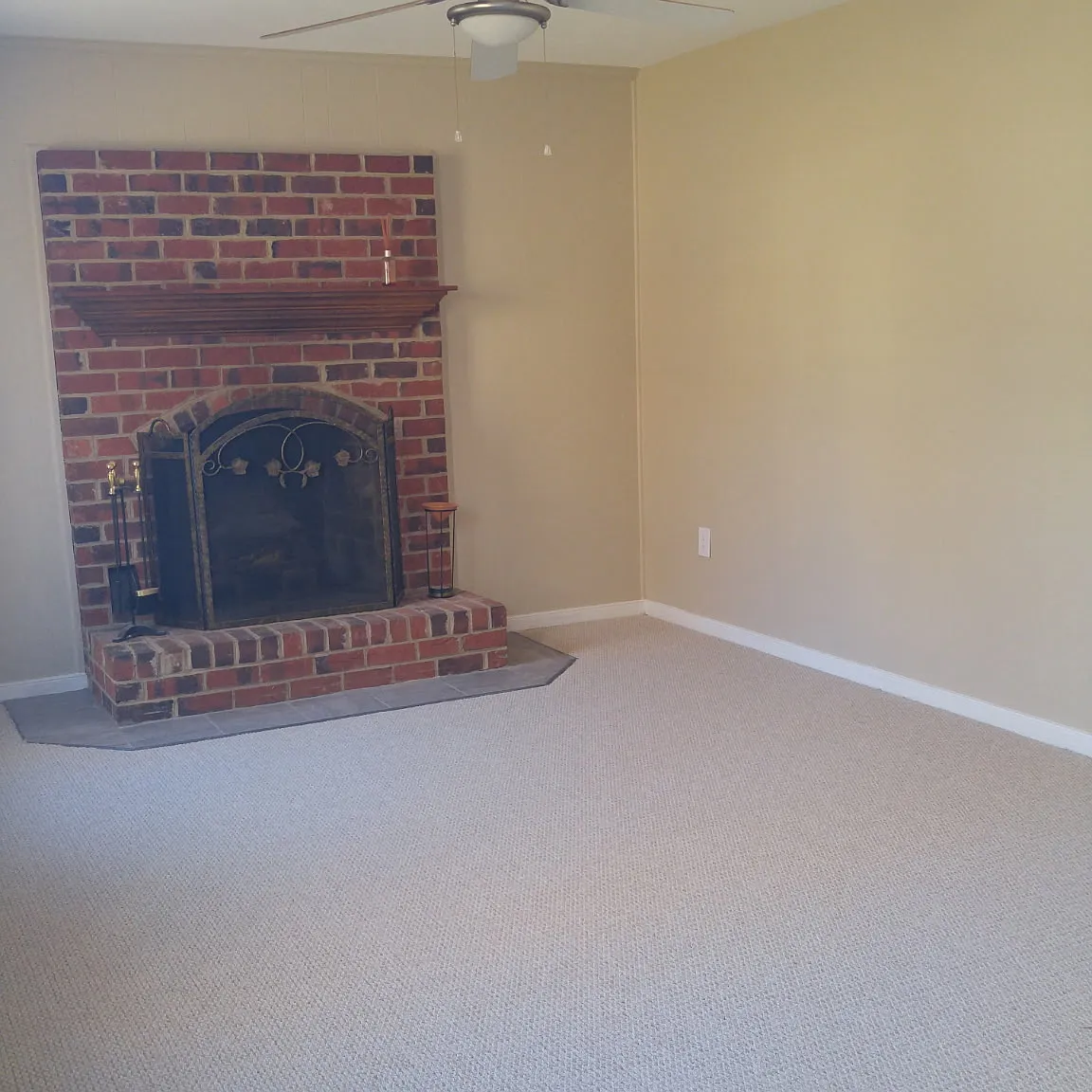 4 bed, 1420 sqft, $2,300 — Photo 2