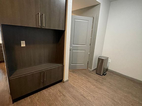3rd image of 549 Park Ave W #1227