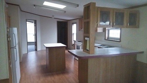 3rd image of 230 Parker Lake Dr
