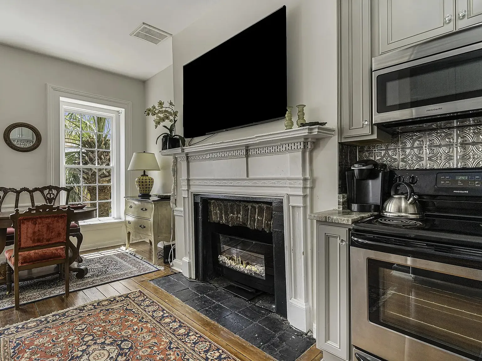 342 King St - C — Photo 3