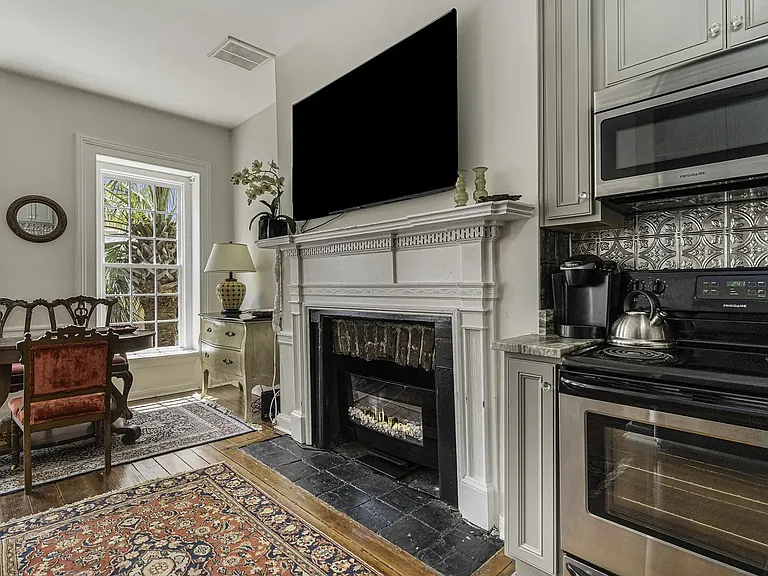 342 King St — Photo 3
