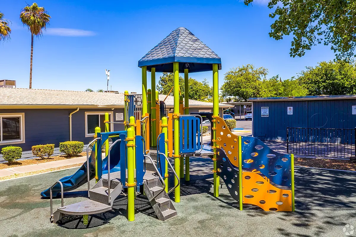 Delta View Apartments — Photo 2