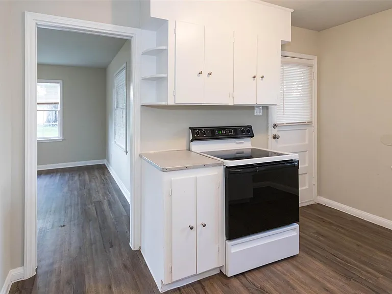 2558 Broadway St — Photo 2