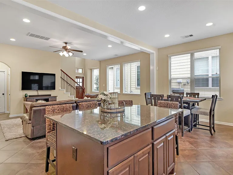 21 Cheswood Manor Dr — Photo 14