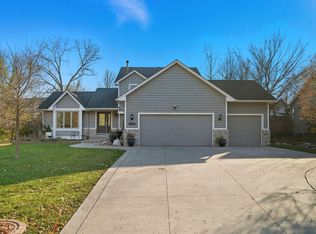 1136 County Road C2 W, Roseville, MN 55113