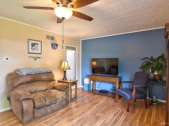 4th image of 2792 Fields Ave