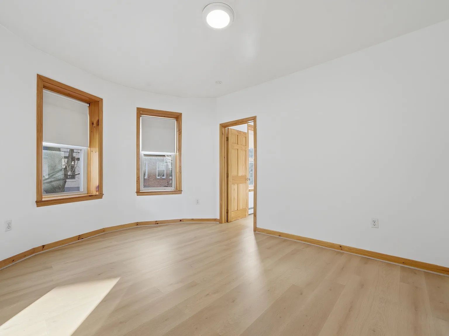 3 bed, 1500 sqft, $3,300 — Photo 2