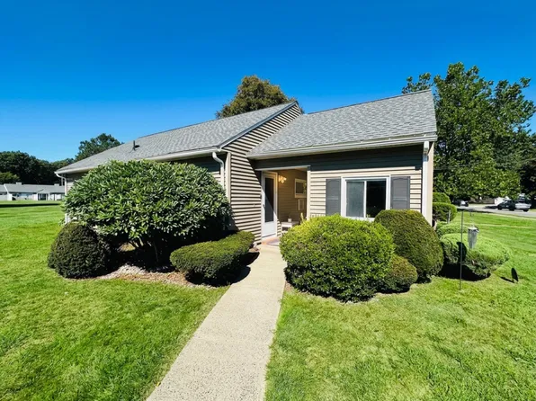 162 Horseshoe Dr, Chicopee, MA 01022