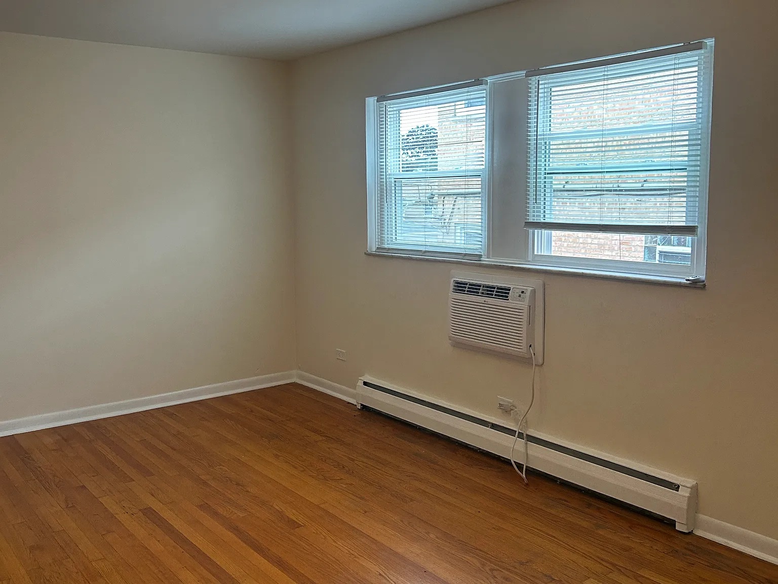 2 bed, 950 sqft, $1,750 — Photo 3