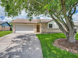 416 Oleander St, Lake Jackson, TX 77566