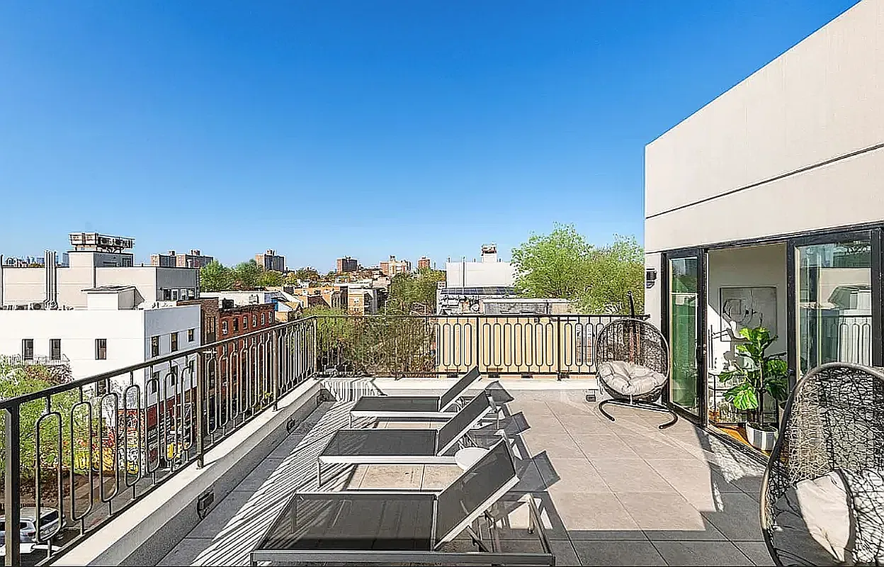 455 Franklin Avenue — Photo 4