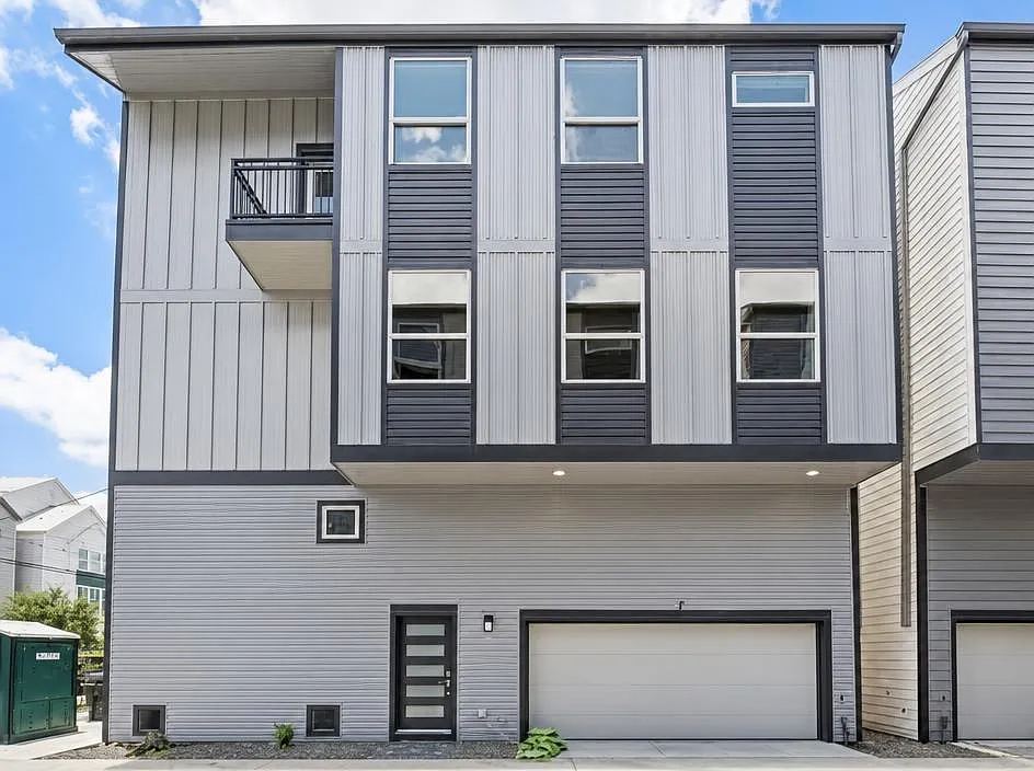 3 bed, 2400 sqft, $3,300 — Photo 3