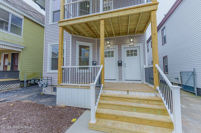 3rd image of 808 Stanley Street