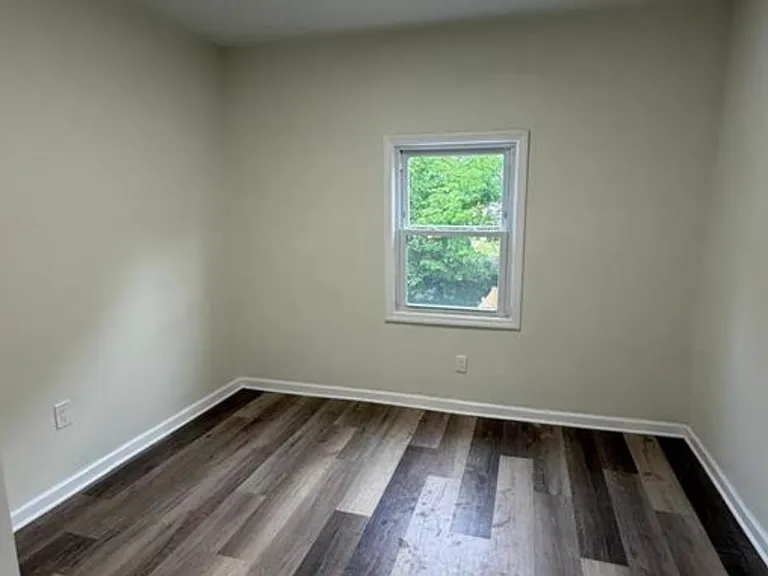 516 Columbus Rd — Photo 7