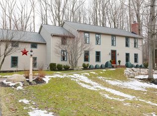 34 Middlebury Rd, Orchard Park, NY 14127