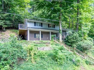 2 Geary Rd, South Charleston, WV 25303