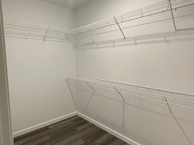 Latitude 40 Flats — Photo 10